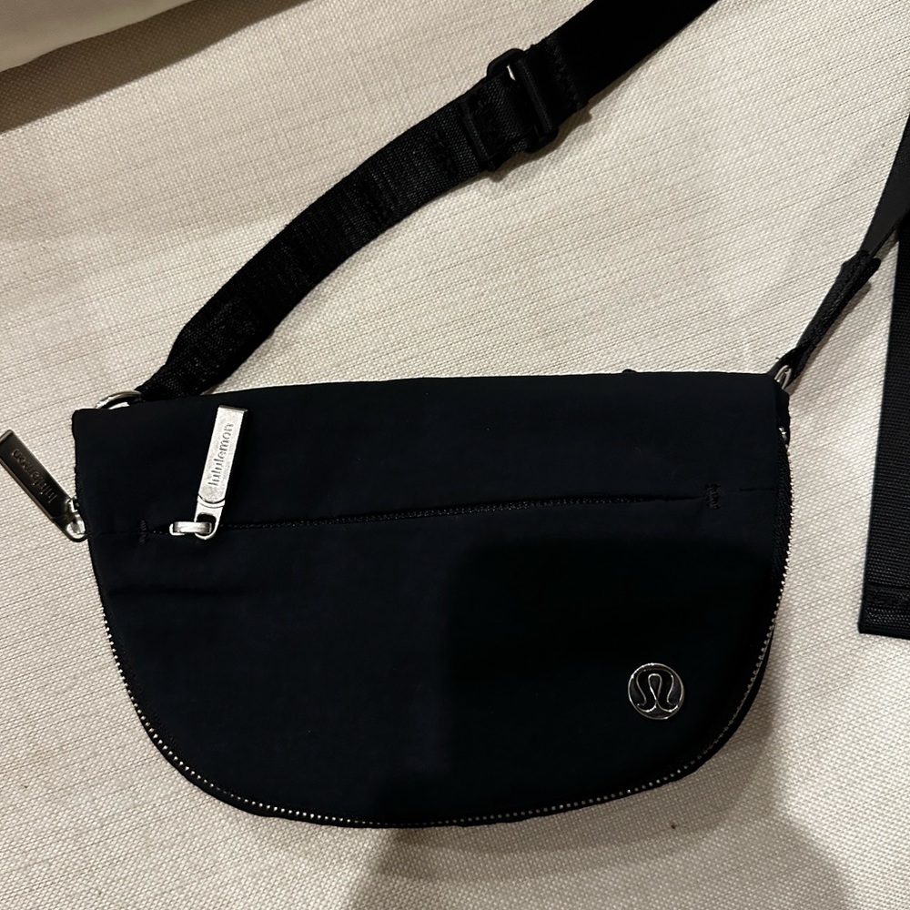 Lululemon All Night Festival Bag 5L in Black